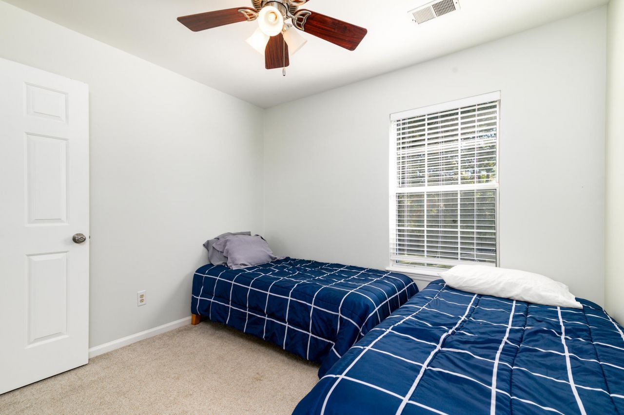 42 Woodleaf Court Photo 15