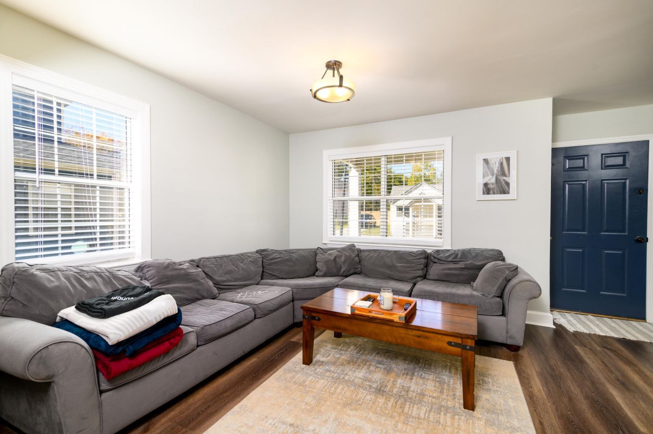 42 Woodleaf Court Photo 6