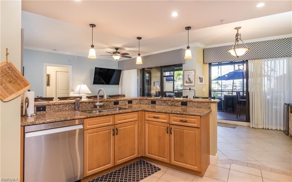 5704 Cape Harbour Dr, Unit 105, Cape Coral, FL 33914 Photo