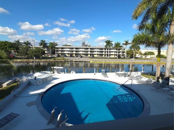 467 Golden Isles Dr, Unit 110, Hallandale Beach, FL 33009