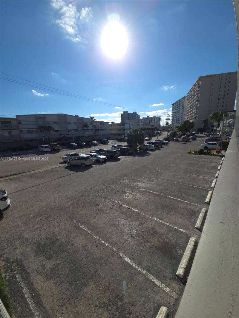 467 Golden Isles Dr, Unit 110, Hallandale Beach, FL 33009 Photo