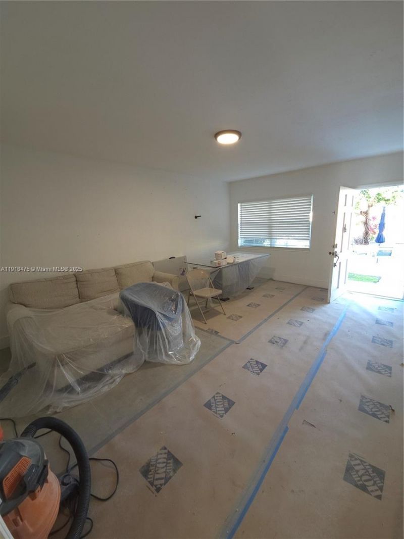 467 Golden Isles Dr, Unit 110, Hallandale Beach, FL 33009 Photo