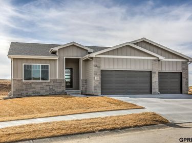 18483 Robin Circle, Omaha, NE 68136