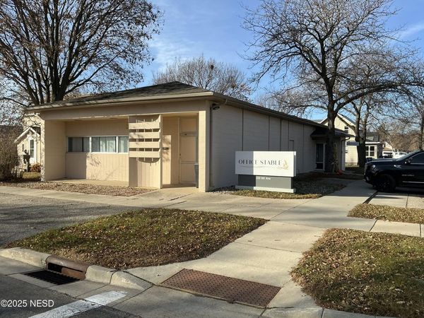 220 SE 5TH AVENUE SE, Watertown, SD 57201