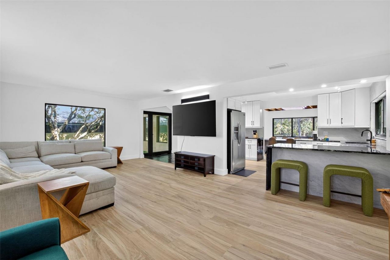 511 S Riverhills Drive, Temple Terrace, FL 33617 Photo