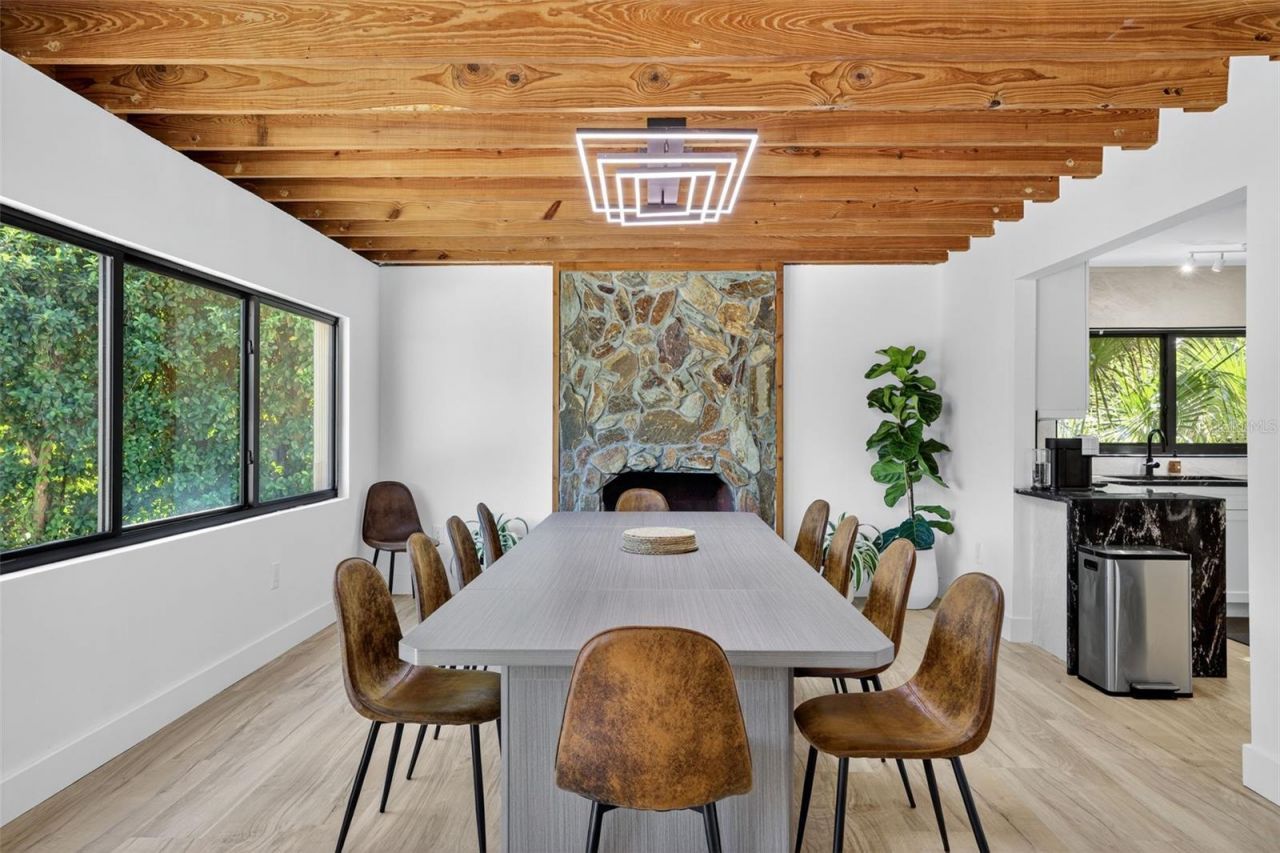 511 S Riverhills Drive, Temple Terrace, FL 33617 Photo