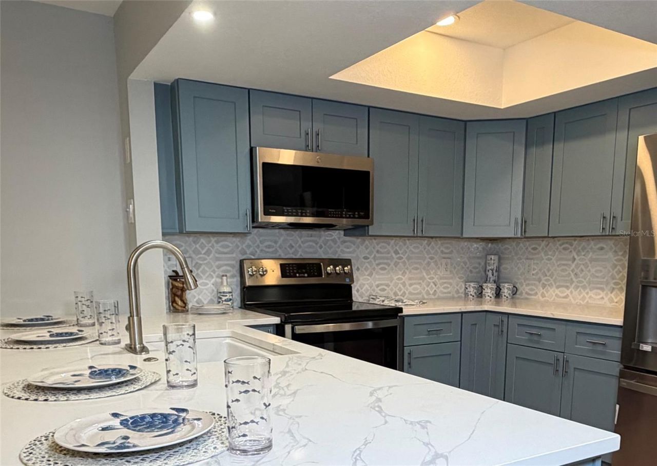 7550 Sunshine Skyway Lane S, Unit P11, Saint Petersburg, FL 33711 Photo