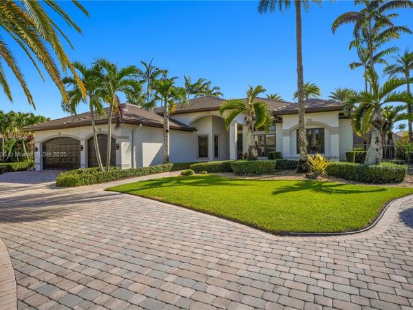 14896 SW 38th St, Davie, FL 33331