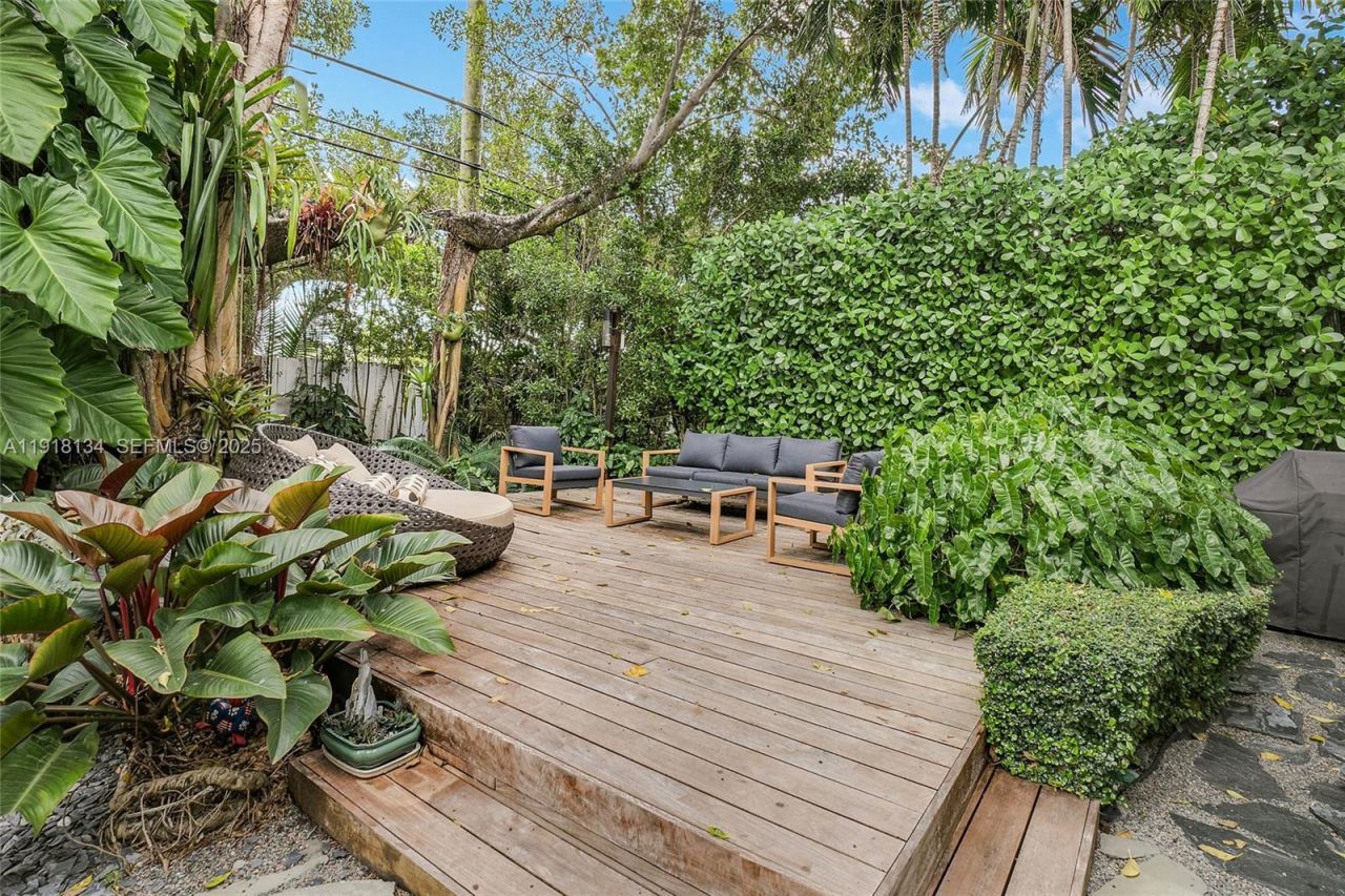 259 E Shore Dr, Miami, FL 33133 Photo