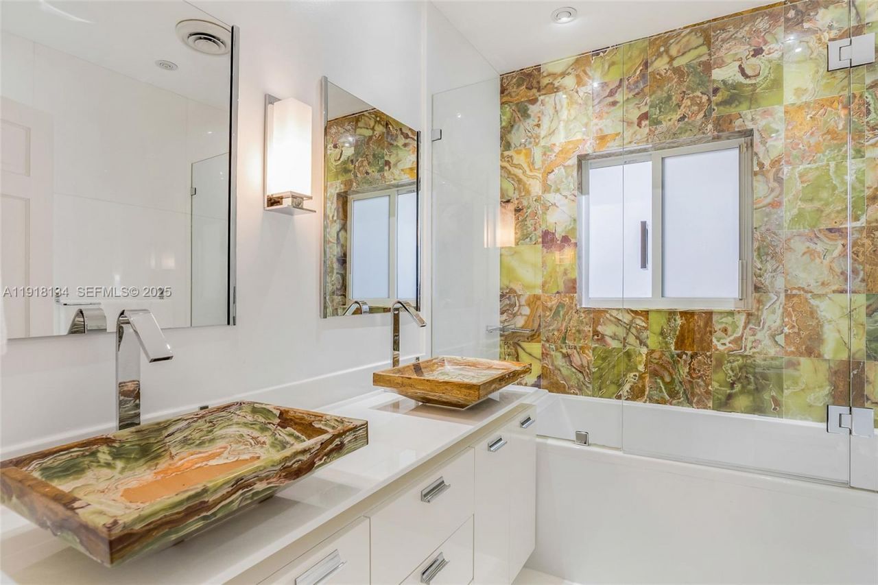 259 E Shore Dr, Miami, FL 33133 Photo