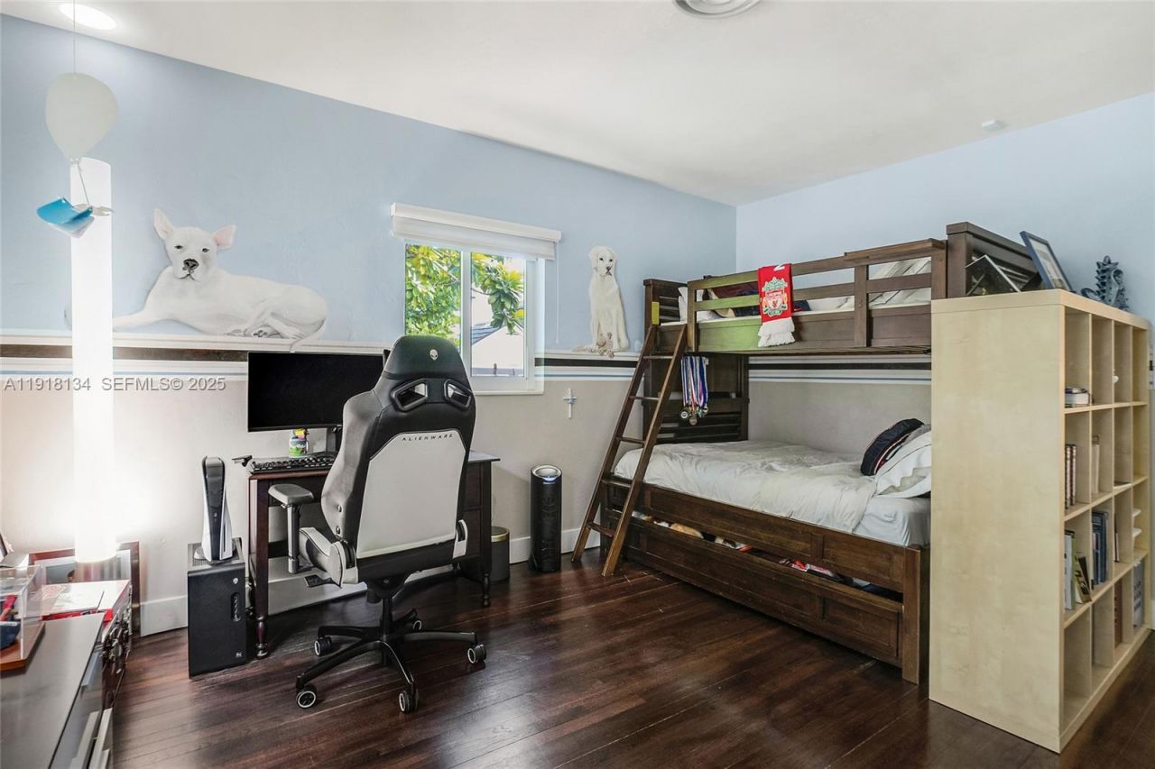 259 E Shore Dr, Miami, FL 33133 Photo