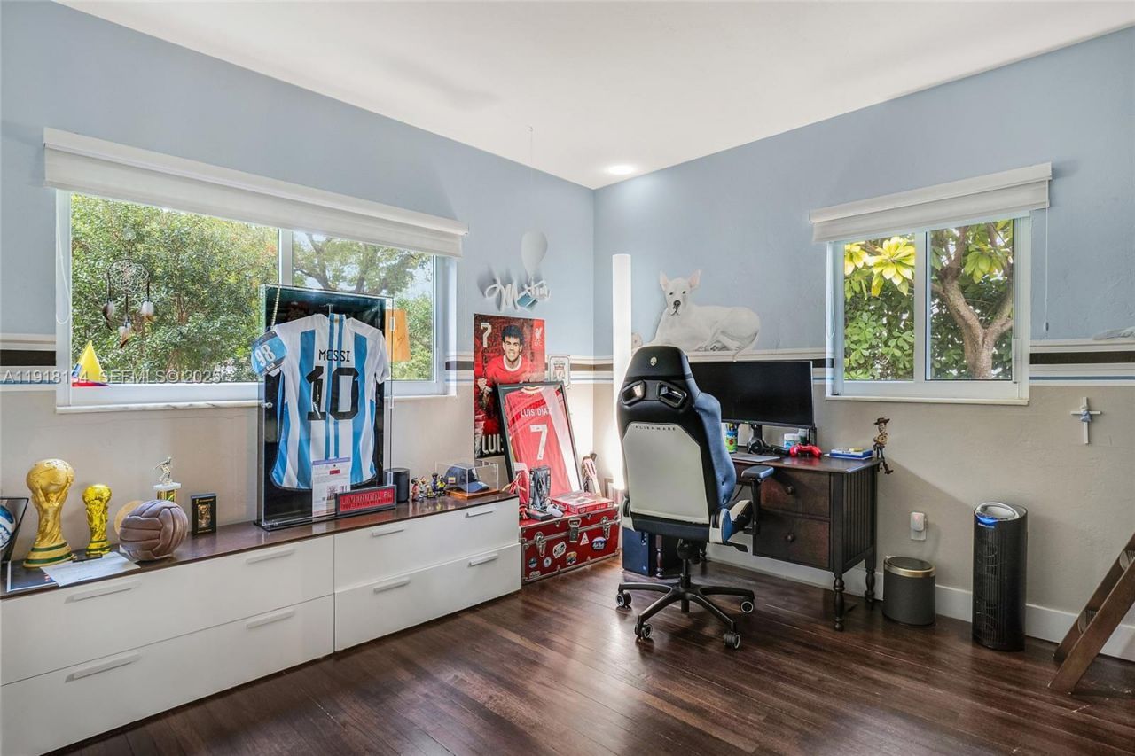 259 E Shore Dr, Miami, FL 33133 Photo