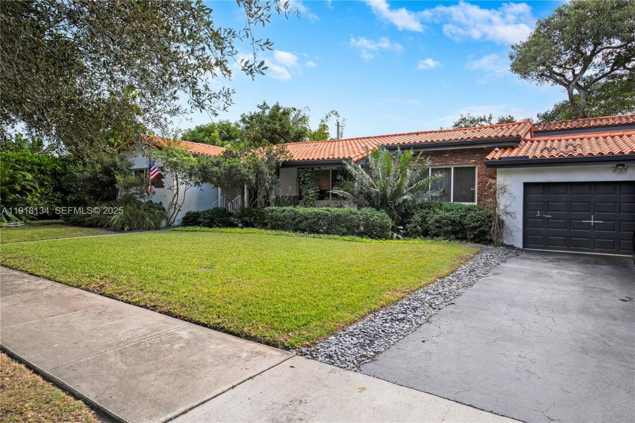 259 E Shore Dr, Miami, FL 33133 Photo