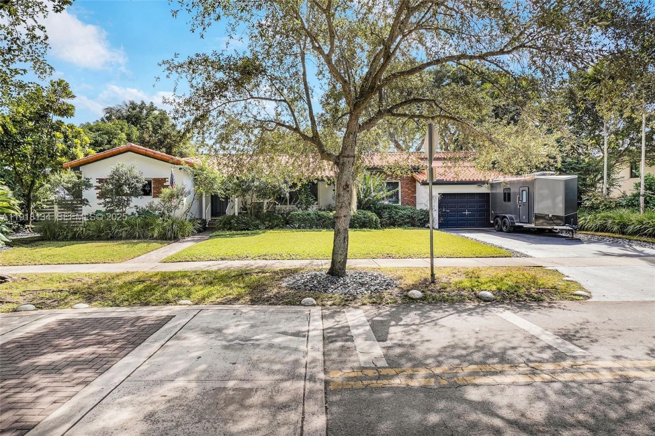 259 E Shore Dr, Miami, FL 33133 Photo