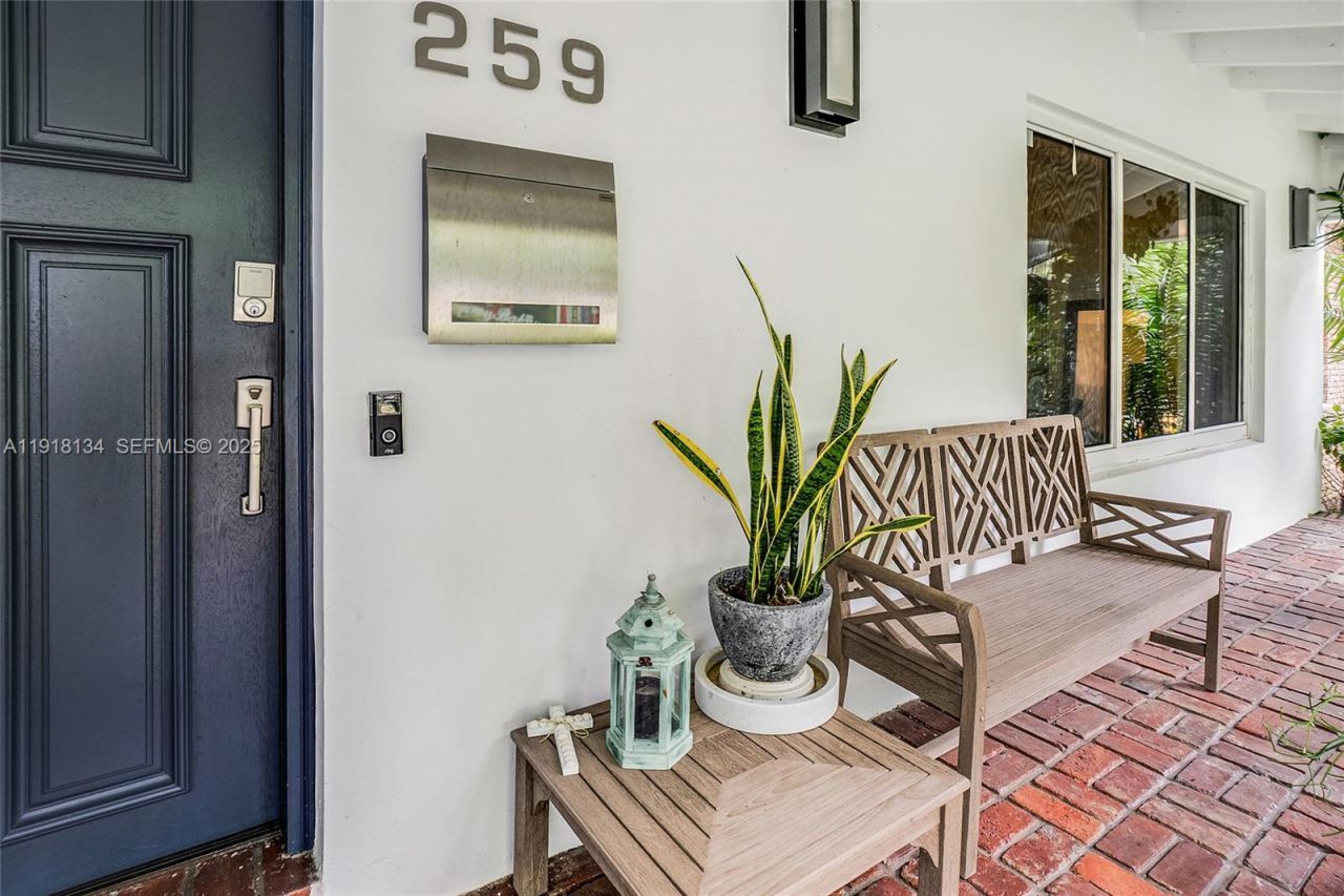 259 E Shore Dr, Miami, FL 33133 Photo