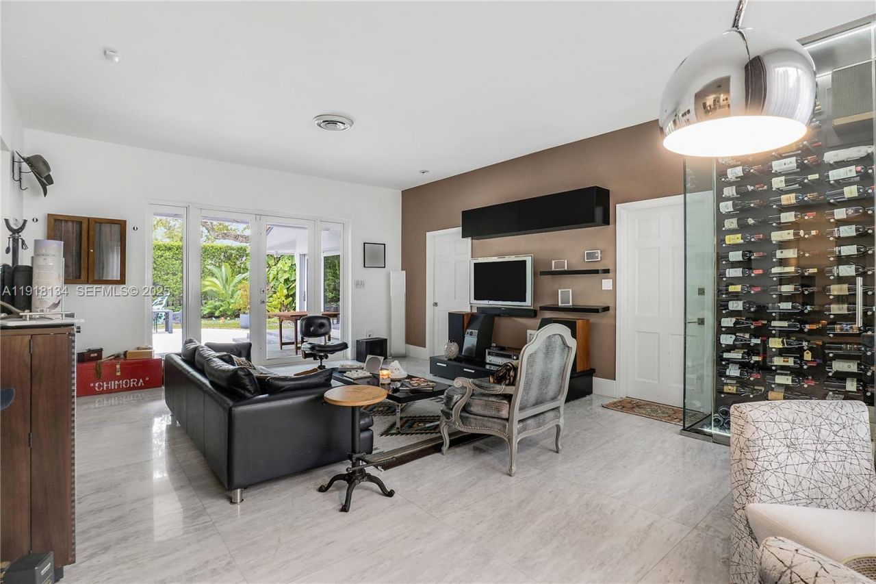 259 E Shore Dr, Miami, FL 33133 Photo