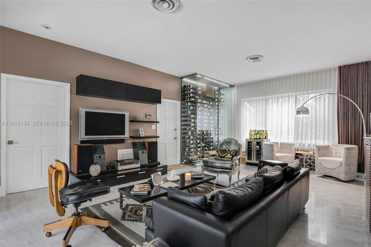 259 E Shore Dr, Miami, FL 33133 Photo