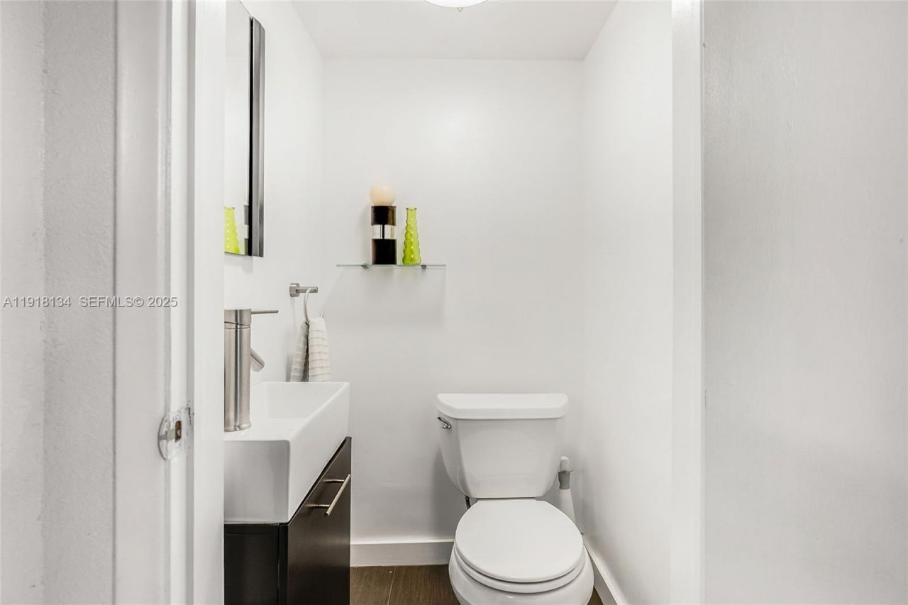 259 E Shore Dr, Miami, FL 33133 Photo