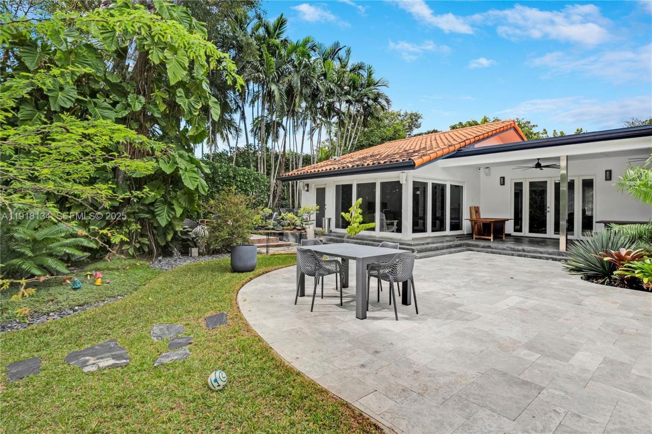 259 E Shore Dr, Miami, FL 33133 Photo