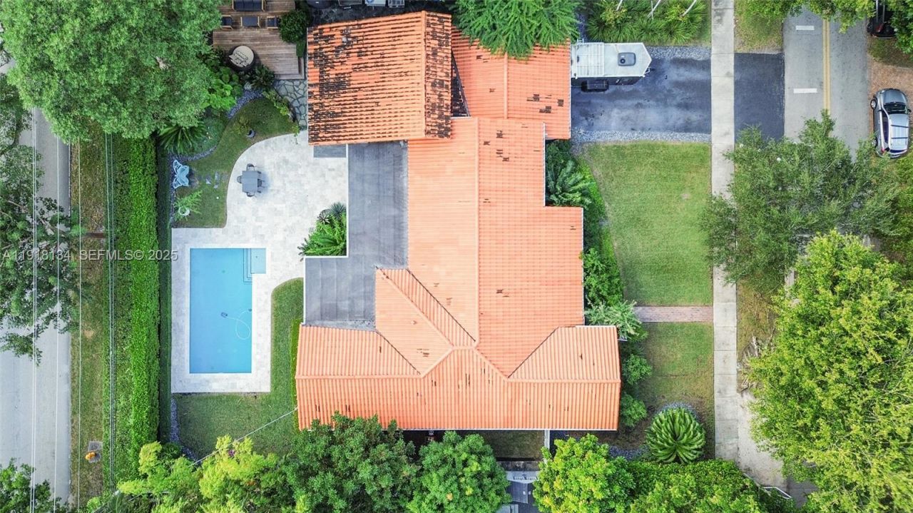 259 E Shore Dr, Miami, FL 33133 Photo