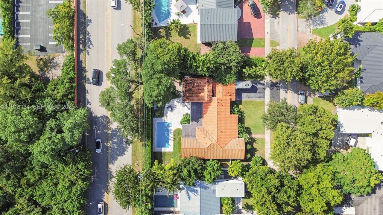 259 E Shore Dr, Miami, FL 33133 Photo