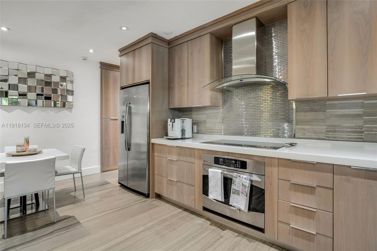 259 E Shore Dr, Miami, FL 33133 Photo