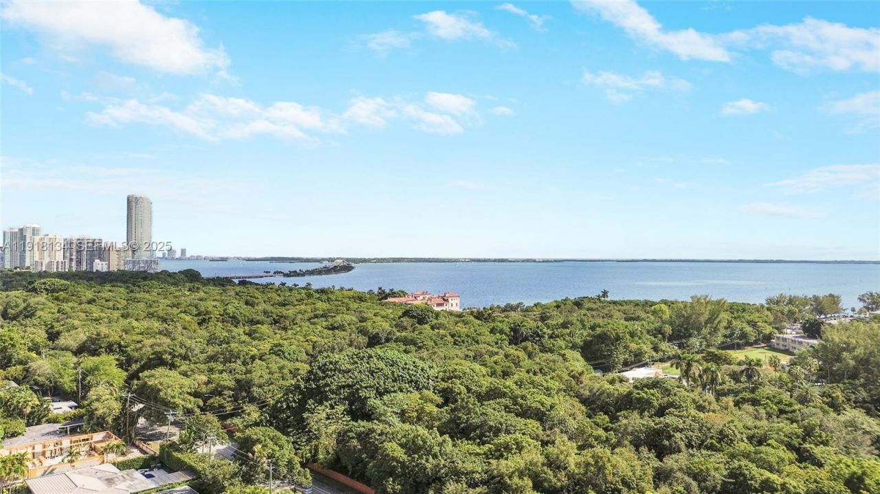 259 E Shore Dr, Miami, FL 33133 Photo