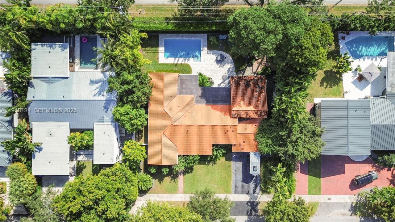 259 E Shore Dr, Miami, FL 33133 Photo