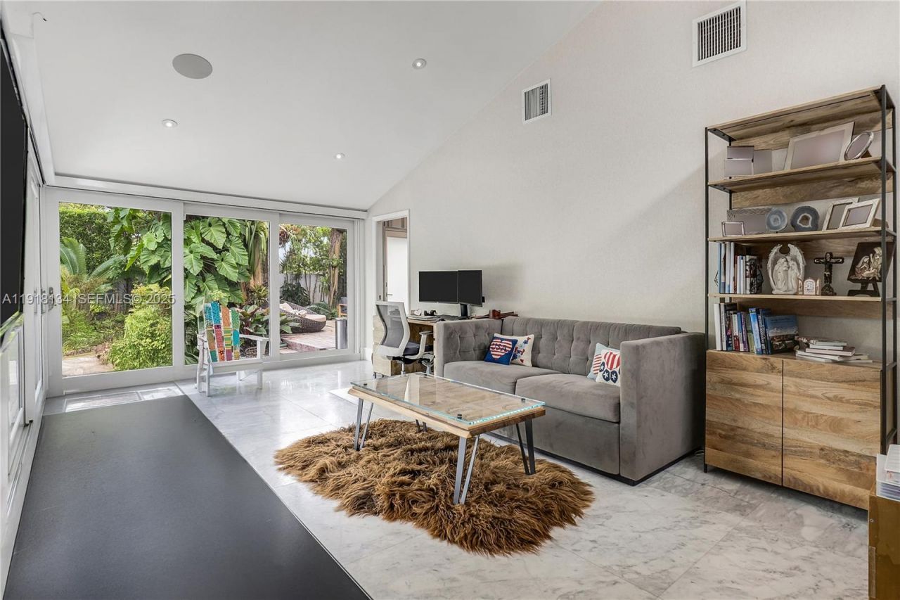 259 E Shore Dr, Miami, FL 33133 Photo