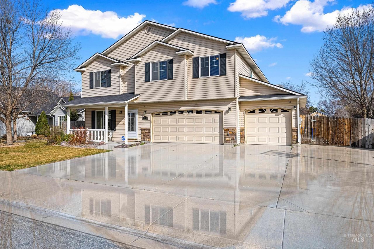 10936 W Spring River St, Boise, ID 83709 Main Photo
