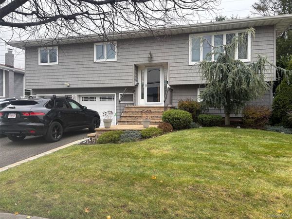 51 Deer Lane, Hicksville, NY 11801