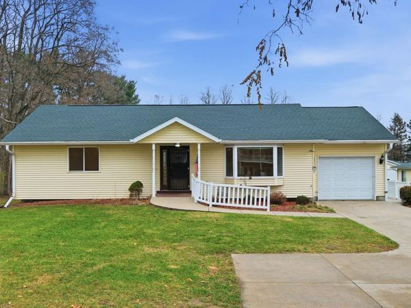 305 Mack Drive, Unit 9, Reedsburg, WI 53959