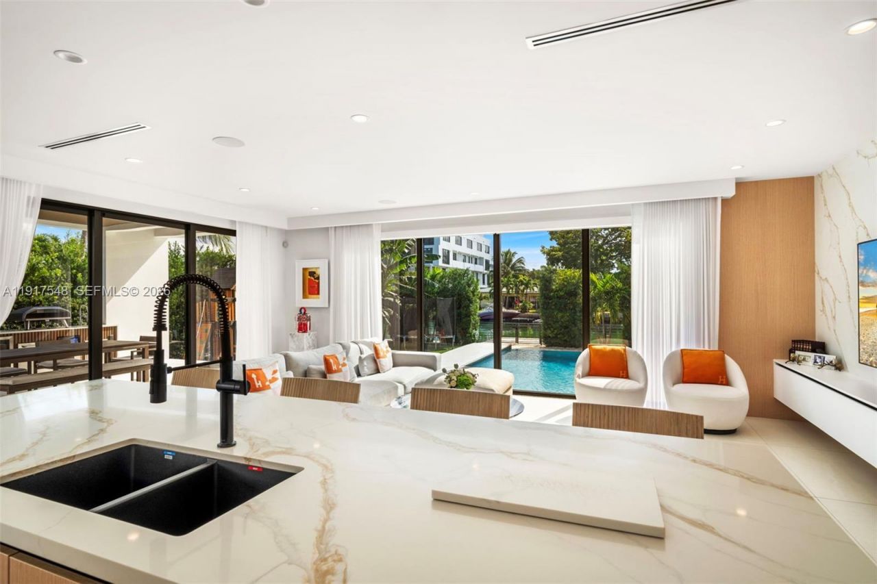 710 S Shore Dr, Miami Beach, FL 33141 Photo