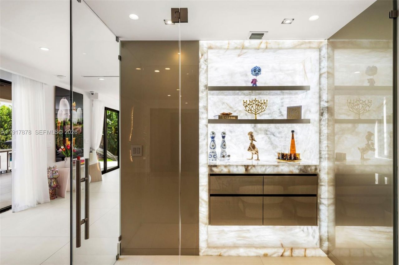 710 + 700 S Shore Dr, Miami Beach, FL 33141 Photo