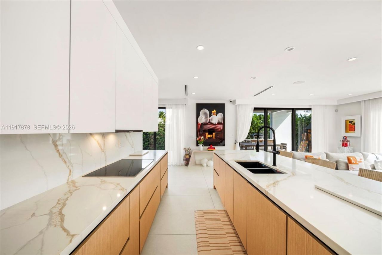 710 + 700 S Shore Dr, Miami Beach, FL 33141 Photo