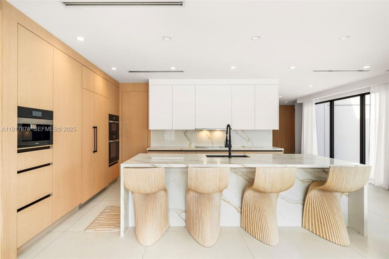 710 + 700 S Shore Dr, Miami Beach, FL 33141 Photo