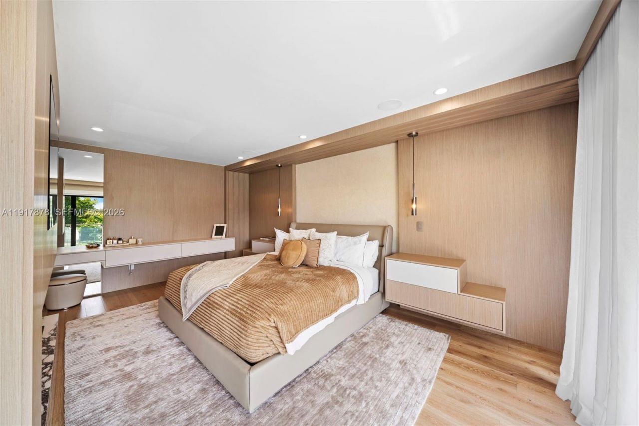 710 + 700 S Shore Dr, Miami Beach, FL 33141 Photo