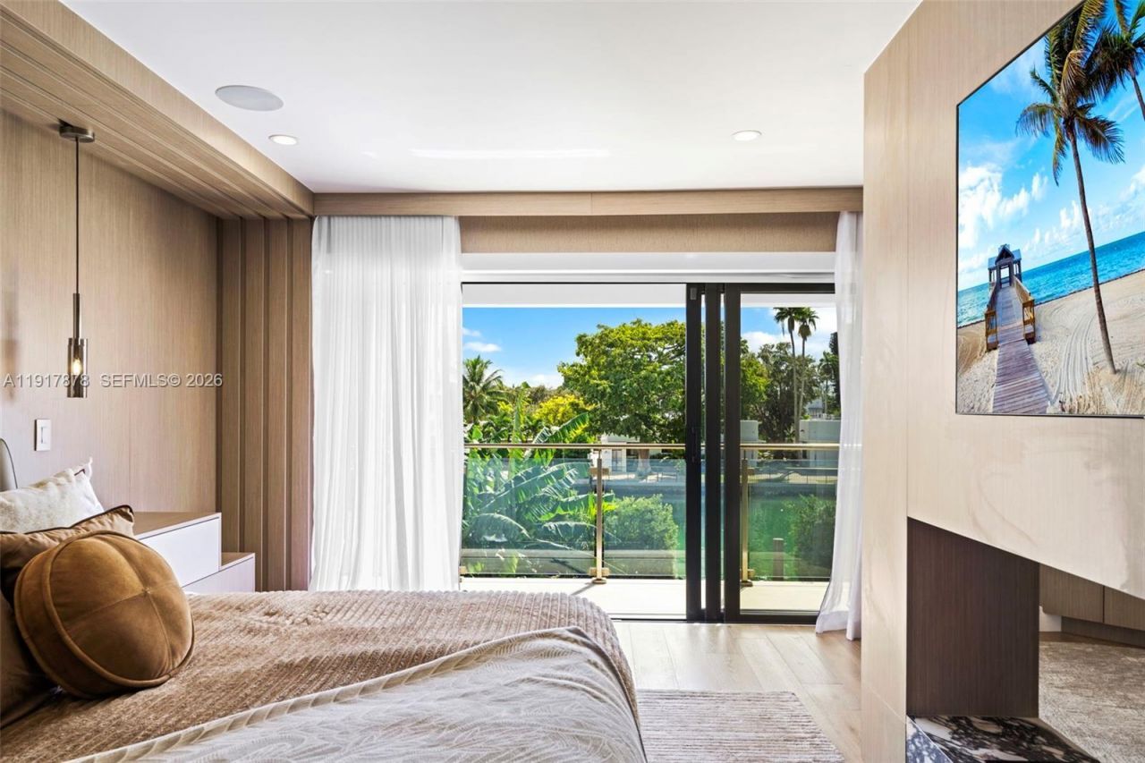 710 + 700 S Shore Dr, Miami Beach, FL 33141 Photo