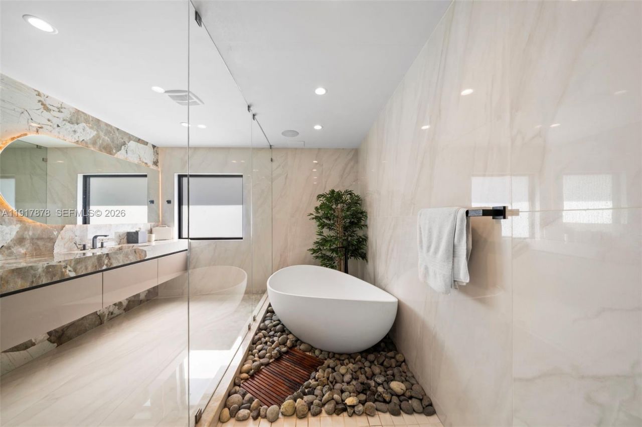 710 + 700 S Shore Dr, Miami Beach, FL 33141 Photo