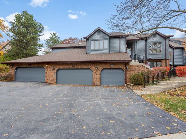 1042 Braemoor Drive, Unit 1042B, Downers Grove, IL 60515