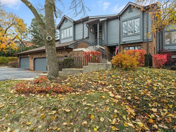 1042 Braemoor Drive, Unit 1042B, Downers Grove, IL 60515