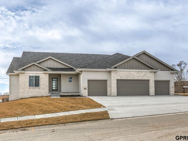 18487 Robin Circle, Omaha, NE 68136