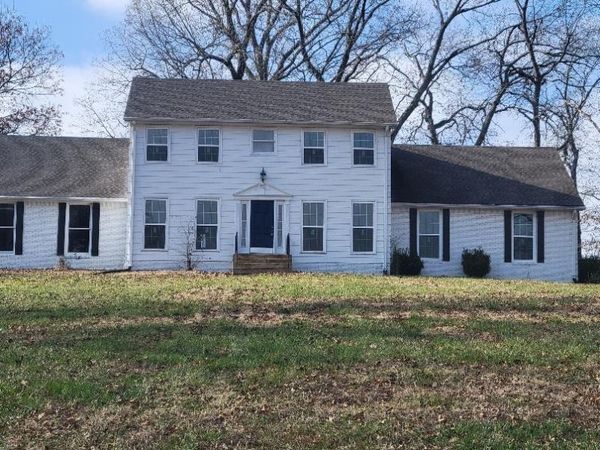 1102 Green Valley Drive, Paris, TN 38242