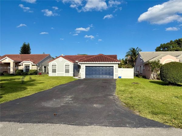 1060 New Parkview Pl, Haverhill, FL 33417