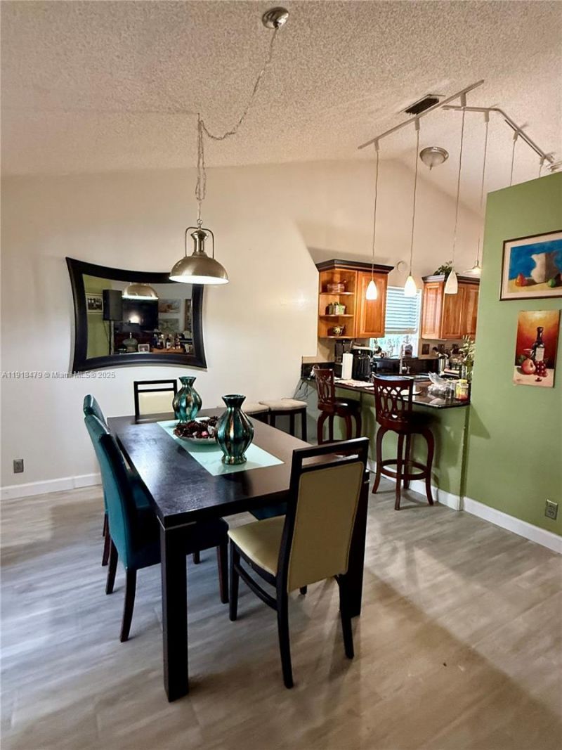 1060 New Parkview Pl, Haverhill, FL 33417 Photo