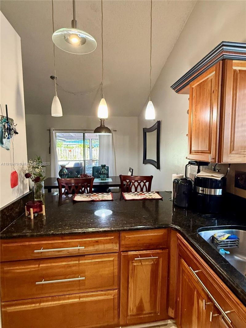 1060 New Parkview Pl, Haverhill, FL 33417 Photo