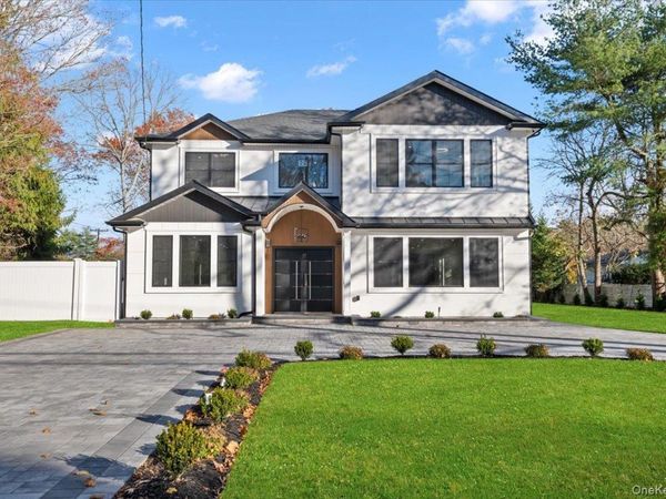 1130 Carlls Straight Path, Dix Hills, NY 11746