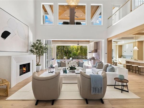 1985 Crayton RD, NAPLES, FL 34102