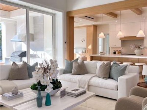 1985 Crayton RD, NAPLES, FL 34102