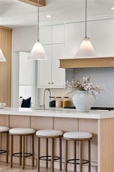 1985 Crayton Rd, Naples, FL 34102 Photo